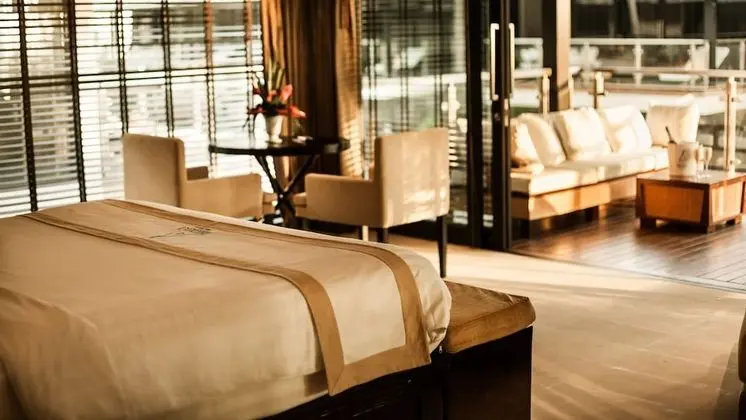 Deluxe Tek Büyük Yataklı Oda, 1 Yatak Odası, Havuz Manzaralı