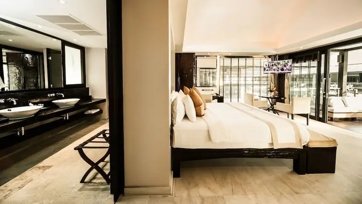 Deluxe Tek Büyük Yataklı Oda, 1 Yatak Odası, Havuz Manzaralı