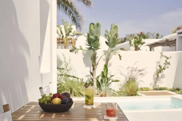Suite, 1 Queen Bed, Garden View (Luxury Suite with Private Pool)