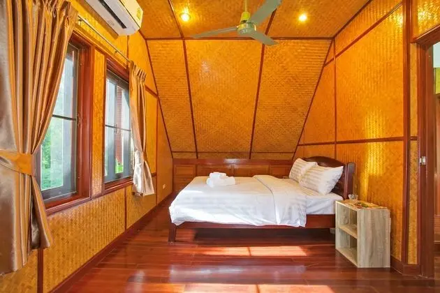 4 Bedrooms Pool Villa