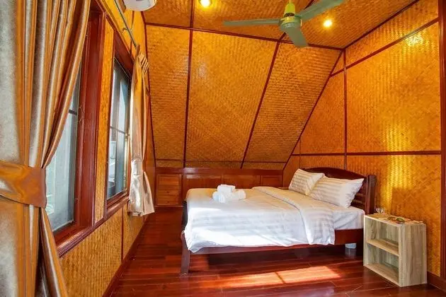 4 Bedrooms Pool Villa