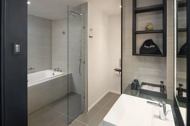 Executive Standard, 1 King Bed
