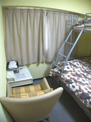 İki Ayrı Yataklı Oda, Ortak Banyo