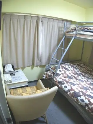İki Ayrı Yataklı Oda, Ortak Banyo
