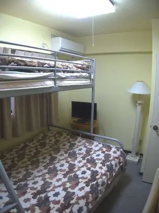 İki Ayrı Yataklı Oda, Ortak Banyo