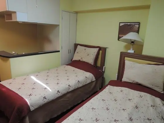 İki Ayrı Yataklı Oda, Ortak Banyo