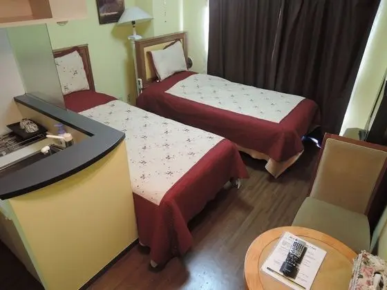 İki Ayrı Yataklı Oda, Ortak Banyo
