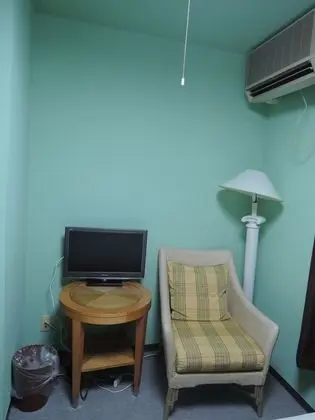 İki Ayrı Yataklı Oda, Ortak Banyo