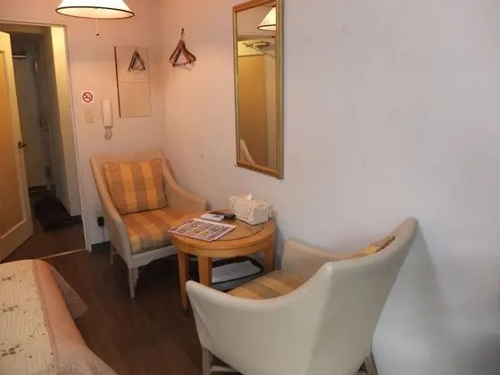 İki Ayrı Yataklı Oda, Ortak Banyo