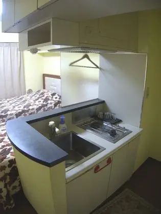 İki Ayrı Yataklı Oda, Ortak Banyo