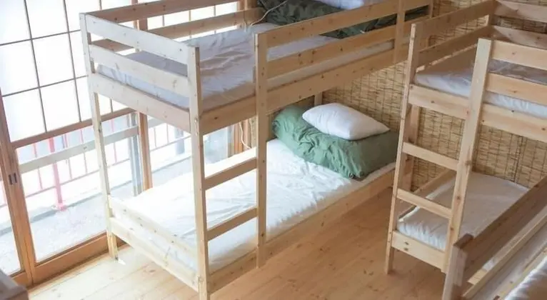 Ortak Ranzalı Oda, Karma Ranzalı Oda, Ortak Banyo (Bunk Bed)