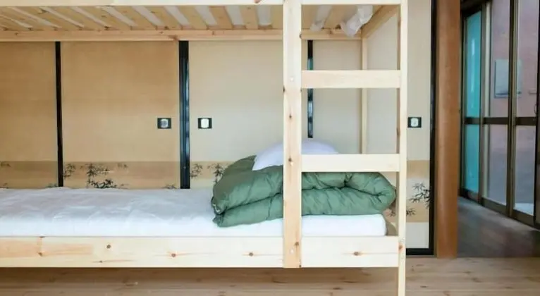 Ortak Ranzalı Oda, Karma Ranzalı Oda, Ortak Banyo (Bunk Bed)