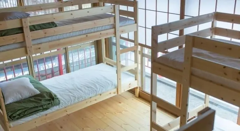 Ortak Ranzalı Oda, Karma Ranzalı Oda, Ortak Banyo (Bunk Bed)
