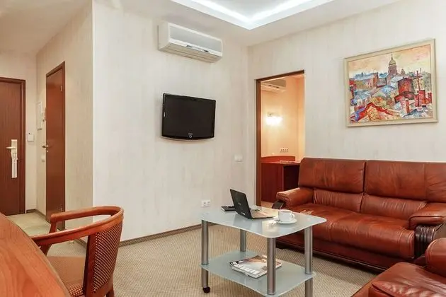 Business Tek Büyük Yataklı Oda