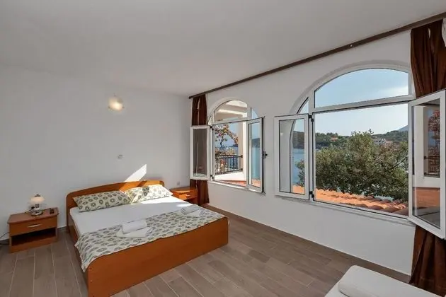 Apart Daire (Nikola - 5 m from beach - A(6+2) I ka)