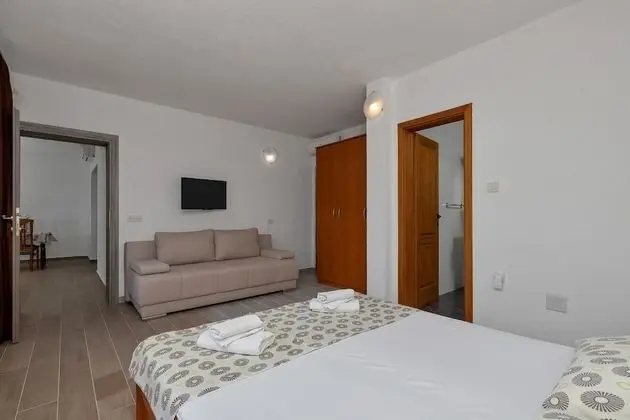 Apart Daire (Nikola - 5 m from beach - A(6+2) I ka)