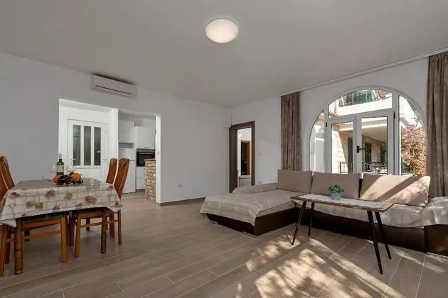 Apart Daire (Nikola - 5 m from beach - A(6+2) I ka)