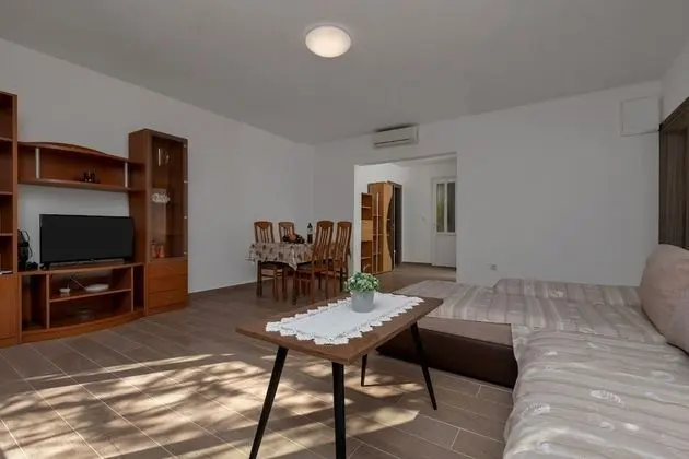 Apart Daire (Nikola - 5 m from beach - A(6+2) I ka)