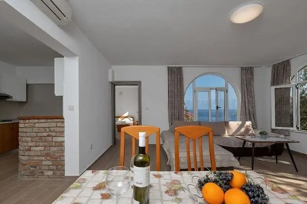 Apart Daire (Nikola - 5 m from beach - A(6+2) I ka)