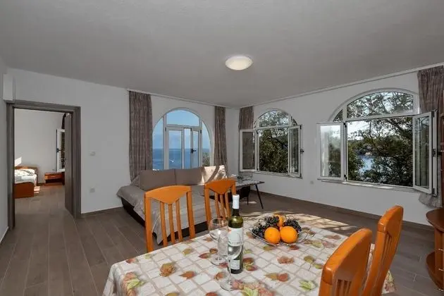 Apart Daire (Nikola - 5 m from beach - A(6+2) I ka)