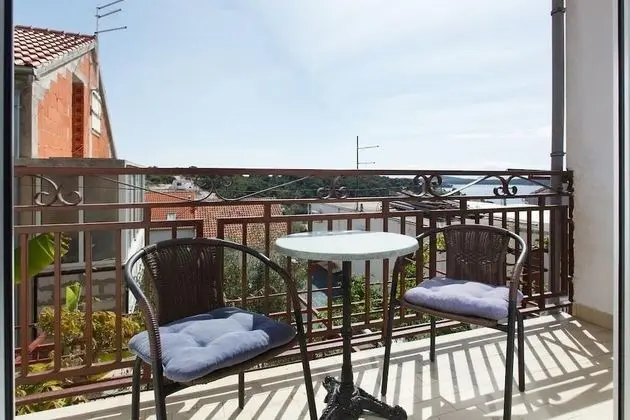 Deluxe Tek Büyük veya İki Ayrı Yataklı Oda, Ortak Banyo (Violet)