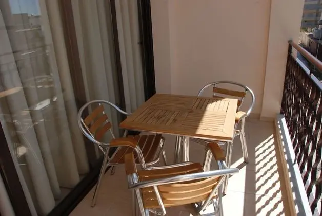 Üç Kişilik Oda, Balkon