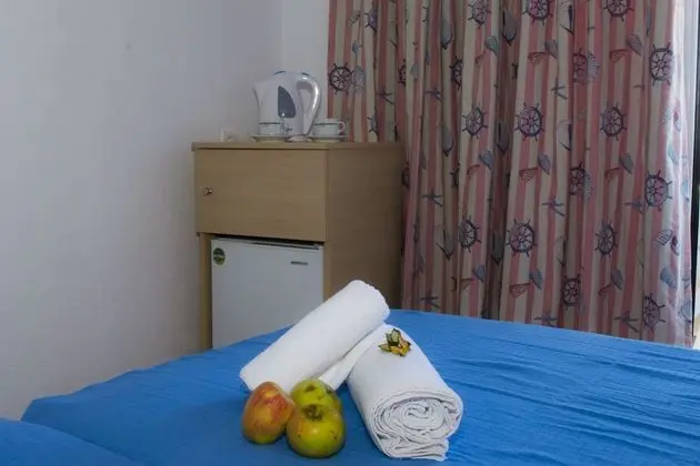 Standard Tek Büyük veya İki Ayrı Yataklı Oda, Havuz Manzaralı