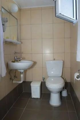 Standard Tek Büyük veya İki Ayrı Yataklı Oda, Havuz Manzaralı