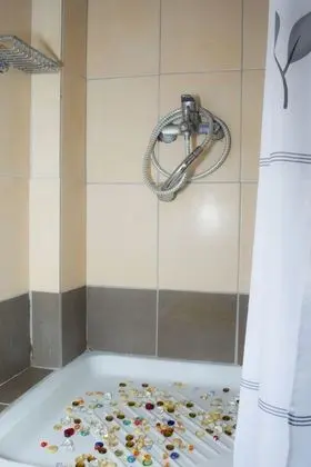 Standard Tek Büyük veya İki Ayrı Yataklı Oda, Havuz Manzaralı