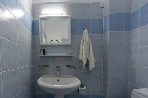 Üç Kişilik Oda