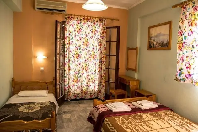 Standard Üç Kişilik Oda, Havuz Manzaralı