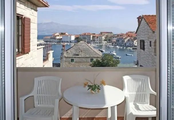 Apart Daire (Nikša - 10 m from beach - A2 Zeleni()