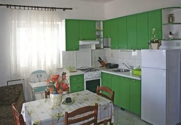Apart Daire (Nikša - 10 m from beach - A2 Zeleni()