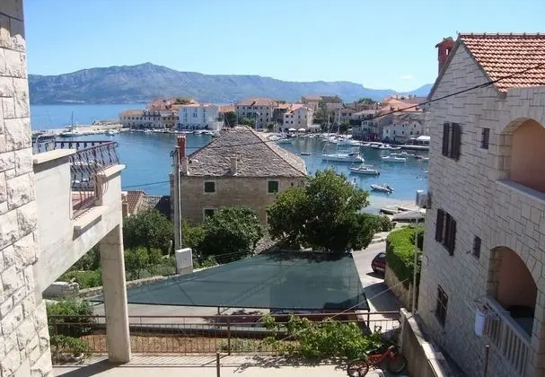 Apart Daire (Nikša - 10 m from beach - A2 Zeleni()