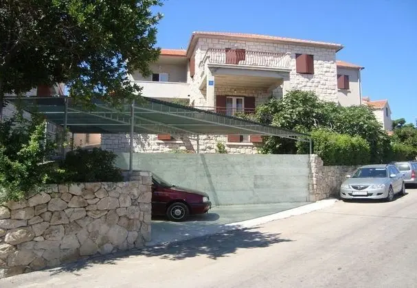 Apart Daire (Nikša - 10 m from beach - A2 Zeleni()