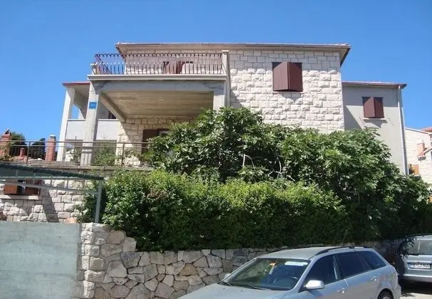 Apart Daire (Nikša - 10 m from beach - A2 Zeleni()