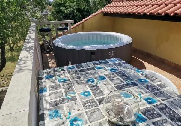 Ev (Niksi - with pool - H(8+4))