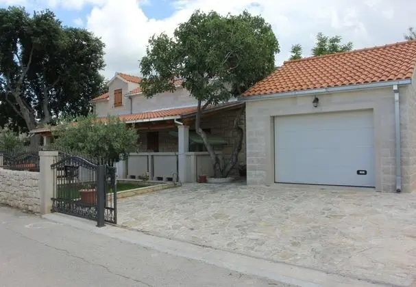 Ev (Niksi - with pool - H(8+4))