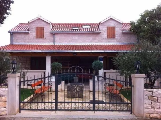 Ev (Niksi - with pool - H(8+4))