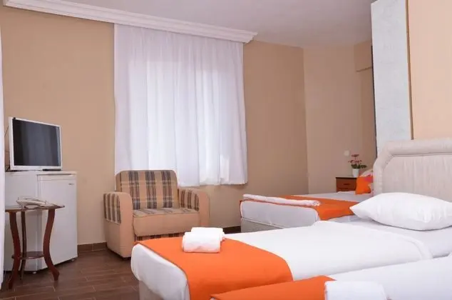 Aile Odası, Havuz Manzaralı, Balkonlu