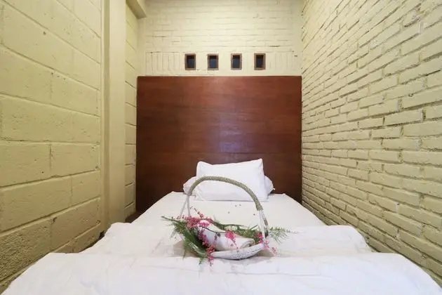 Standard Oda, 1 Büyük (Queen) Boy Yatak