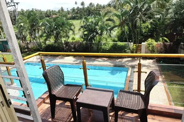 Deluxe Poolview
