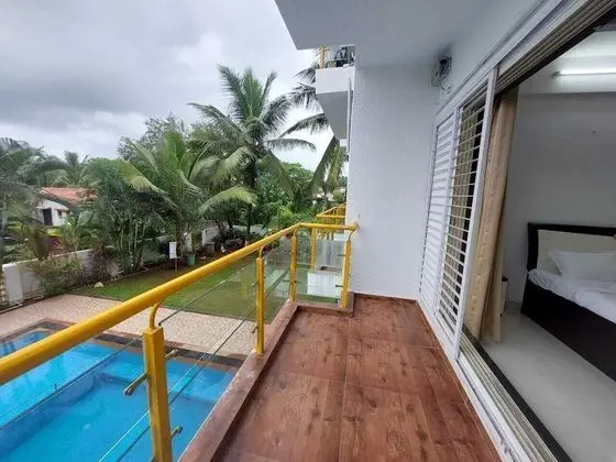 Deluxe Poolview