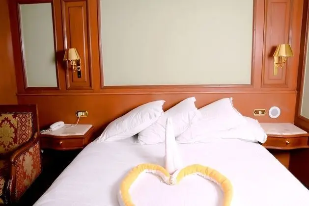 Deluxe Tek Büyük veya İki Ayrı Yataklı Oda