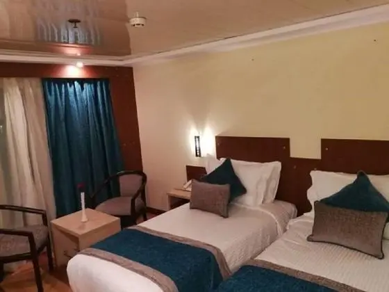Tek Büyük veya İki Ayrı Yataklı Oda, Liman Manzaralı