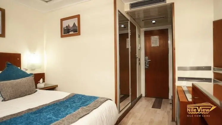 Tek Büyük veya İki Ayrı Yataklı Oda, Liman Manzaralı