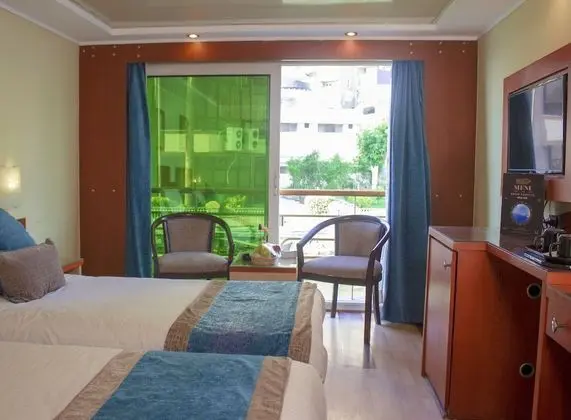 Tek Büyük veya İki Ayrı Yataklı Oda, Liman Manzaralı