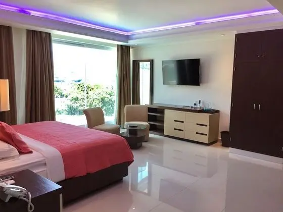 Luxury Tek Büyük Yataklı Oda, Mikrodalga, Havuz Manzaralı