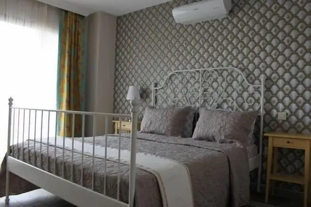 Deluxe Tek Büyük Yataklı Oda, Bahçe Manzaralı