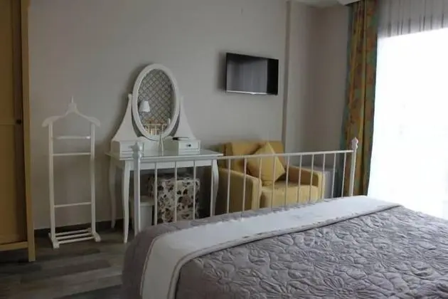 Deluxe Tek Büyük Yataklı Oda, Bahçe Manzaralı